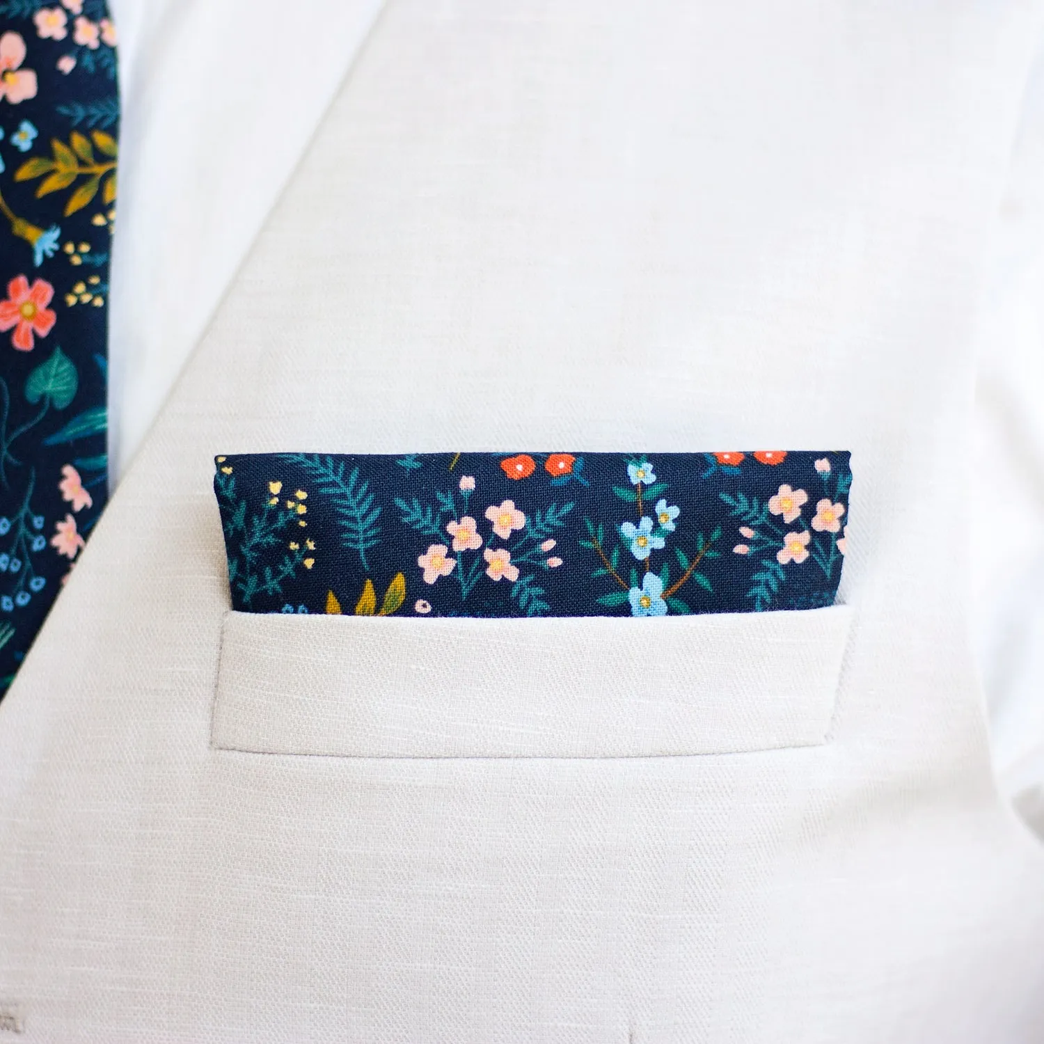 Boy's Necktie / Navy Metallic Floral