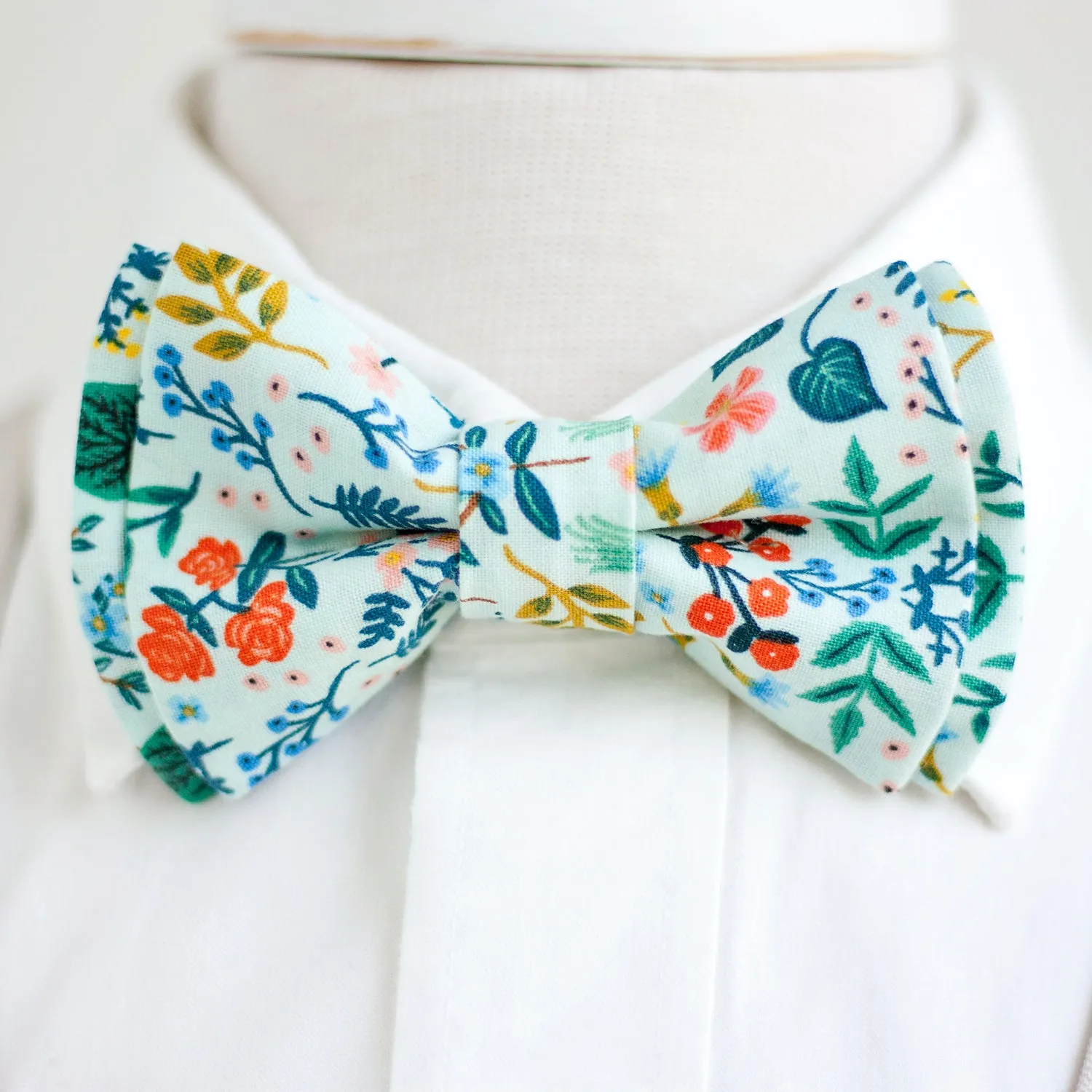 Men's Pre-Tied Bow Tie / Mint Metallic Floral