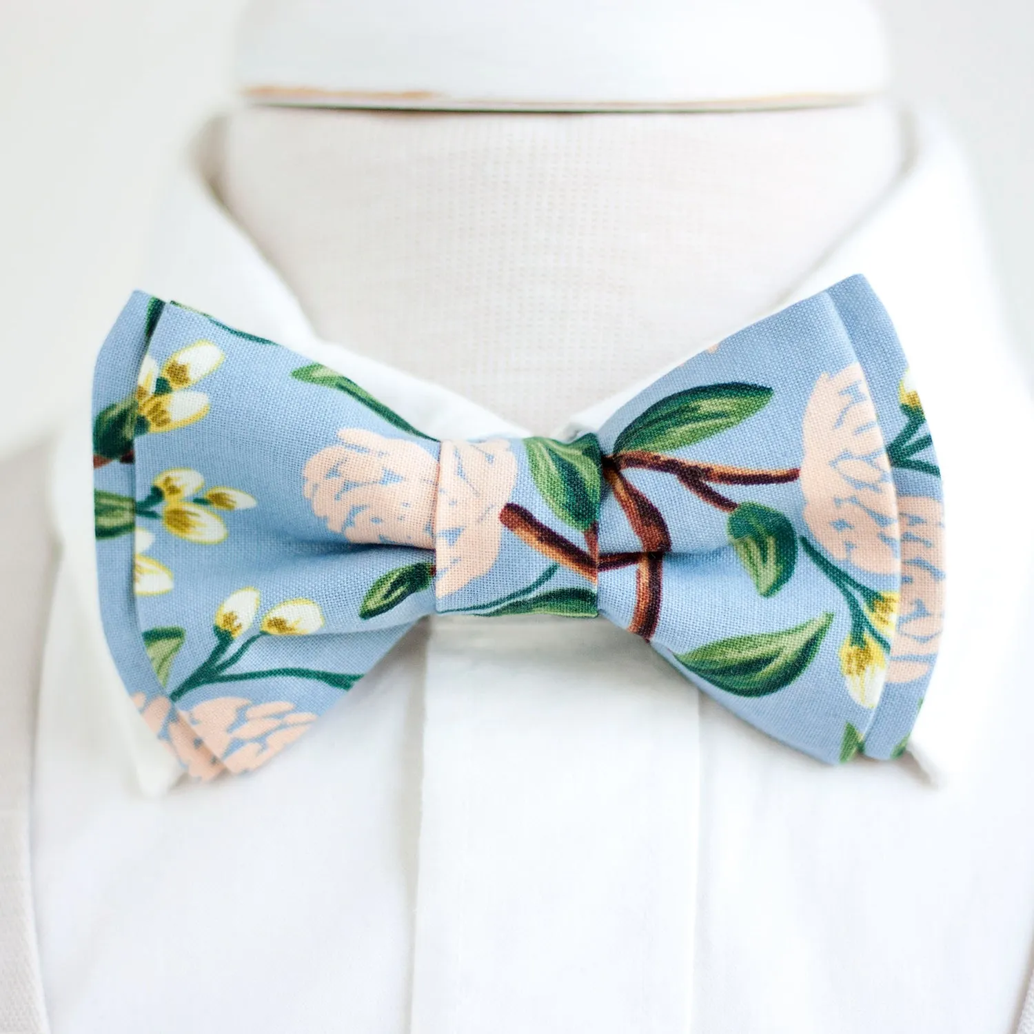 Men's Pre-Tied Bow Tie / Peonies In Dusty Blue