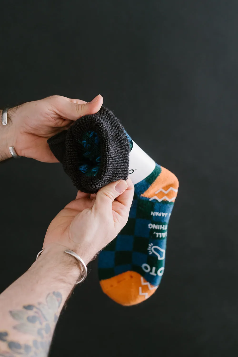 R1497 - Pile Room Socks "Checkerboard" - Charcoal, Light Orange