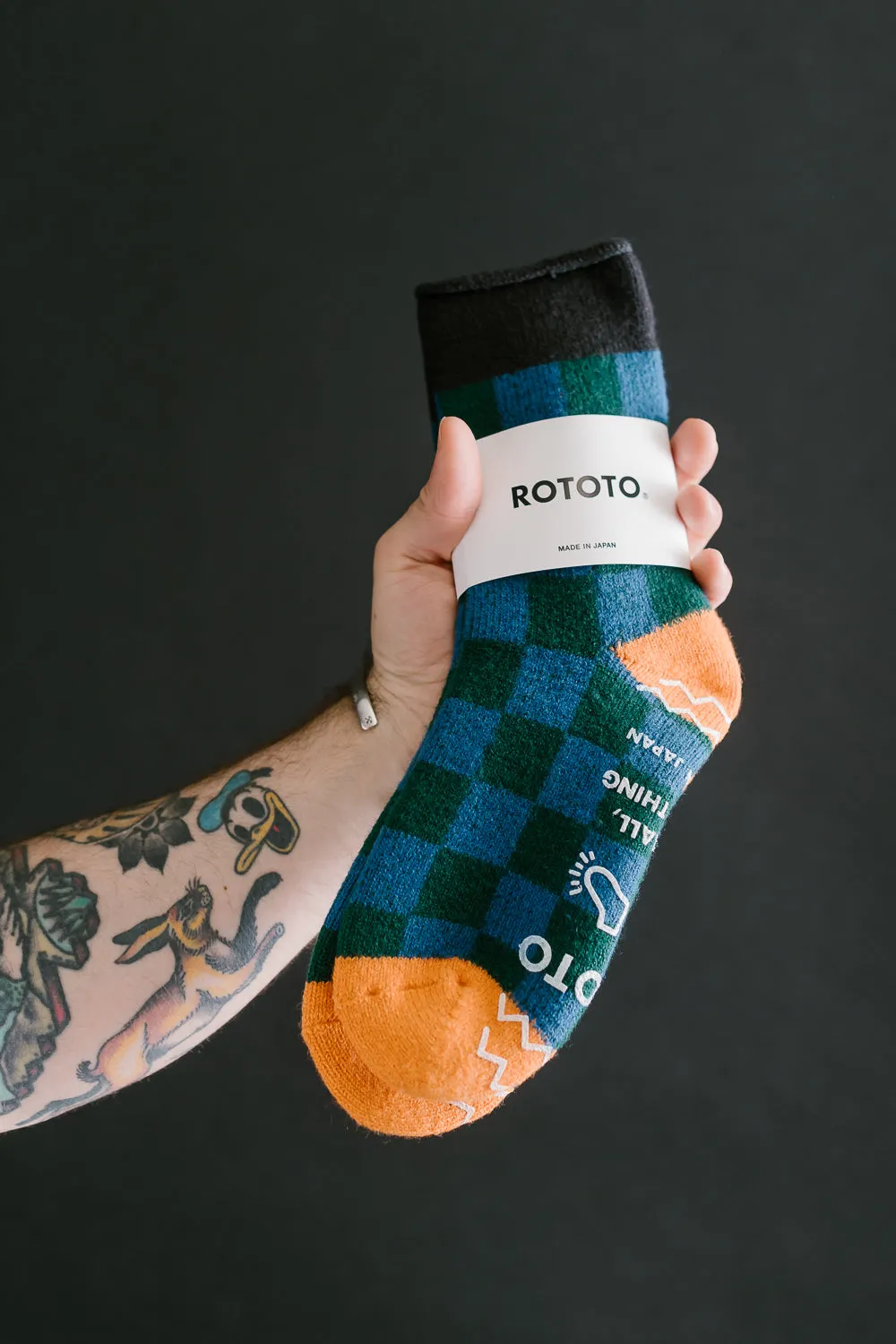 R1497 - Pile Room Socks "Checkerboard" - Charcoal, Light Orange