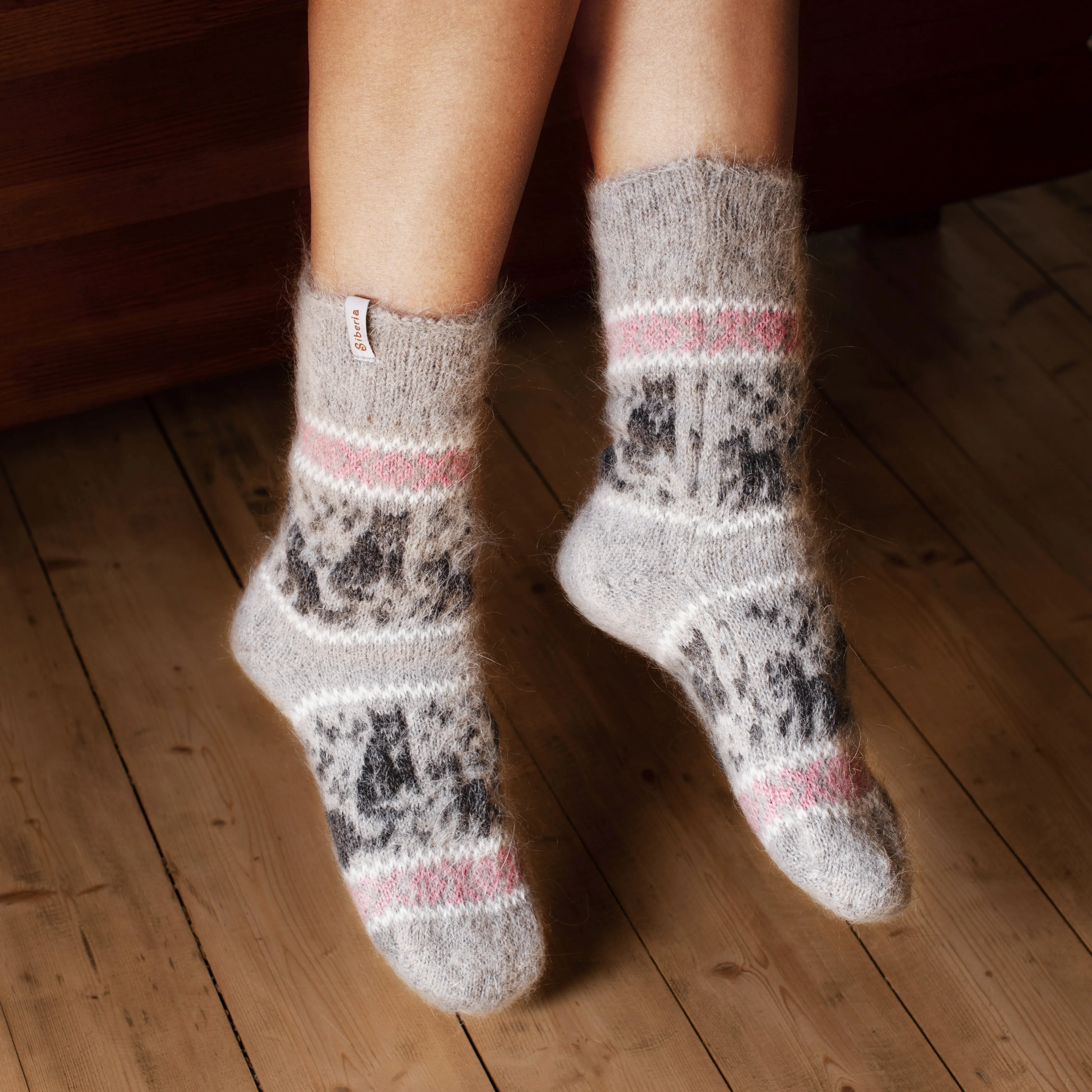 Women's Kute Kitties Non-Binding Goat Wool Crew Socks